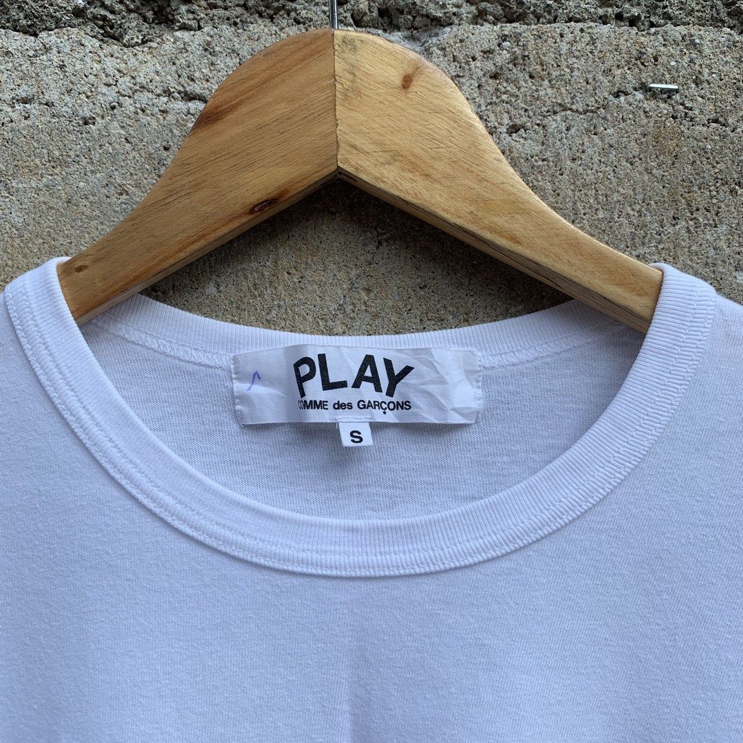 CDG Tshirt white (Category: Luxury Apparel) located in Manila. Submitted by _thrift.clothes._ (Listing ID 1465483165, Image 3). Description: Size:Small W:17 L:25.