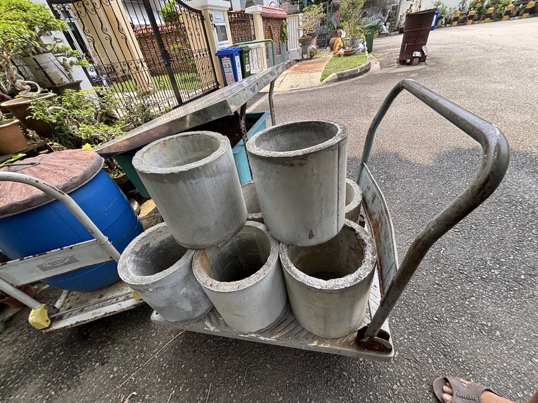 Cement ring D29cm (Category: Pots & Planters) located in Singapore. Submitted by tanbill (Listing ID 1465420921, Image 2). Description: Each Cement ring $8 self collection at bedok 489132 only .