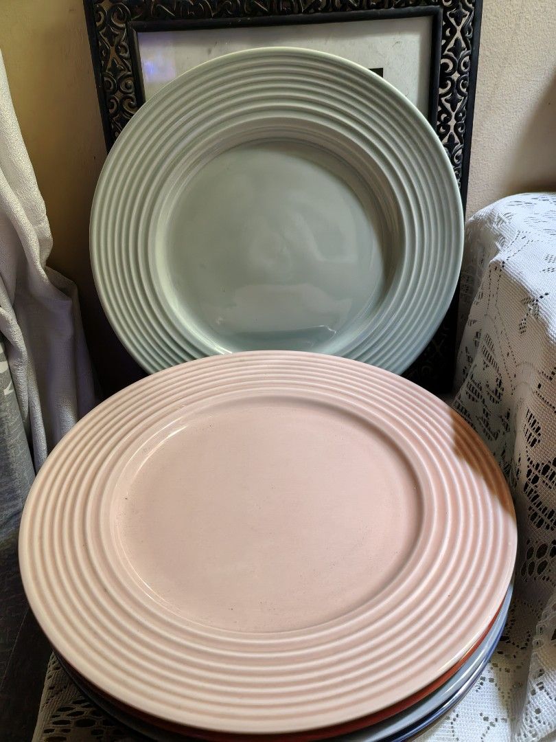 Ceramic dinner plate colored/pc (Category: Dinnerware & Cutlery) located in Manila. Submitted by luckycharm_215 (Listing ID 1465496417, Image 1). Description: new.
