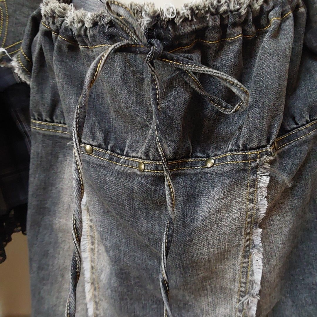 [Cest nous] Denim asymmetrical top (Category: Shirts) located in Magarao. Submitted by cinabonthrifts (Listing ID 1465447450, Image 2). Description: Taobao brand!! Flaws: a bit loose on the back (?) have 2 zippers - back and side Size: m-l MOP: Gcash MOD: Jnt.