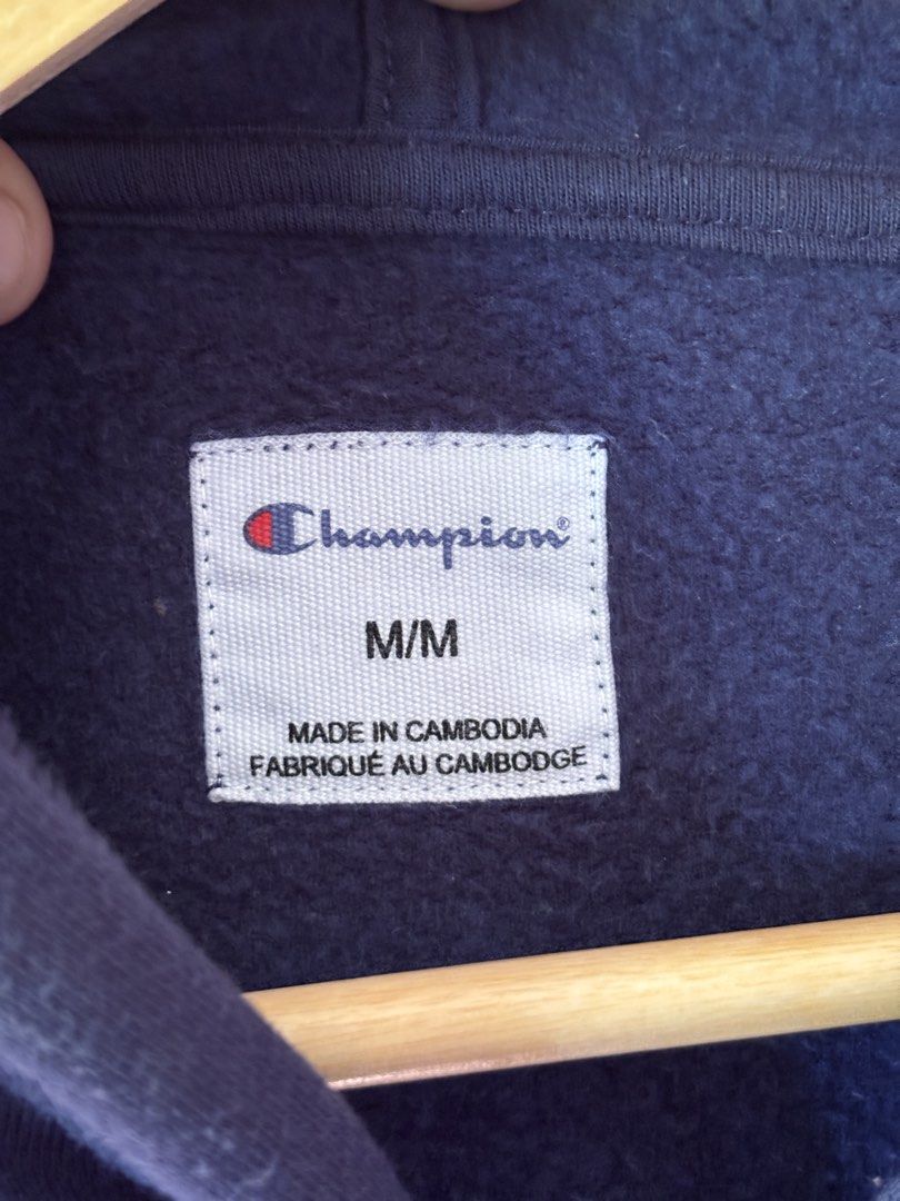 Champion Full Zip Hoodie, Navy (Category: Coats, Jackets and Outerwear) located in Cabuyao City. Submitted by giothr1ft (Listing ID 1465408692, Image 3). Description: -Width: 22 -Length: 29 -Sleeve Length: 26.