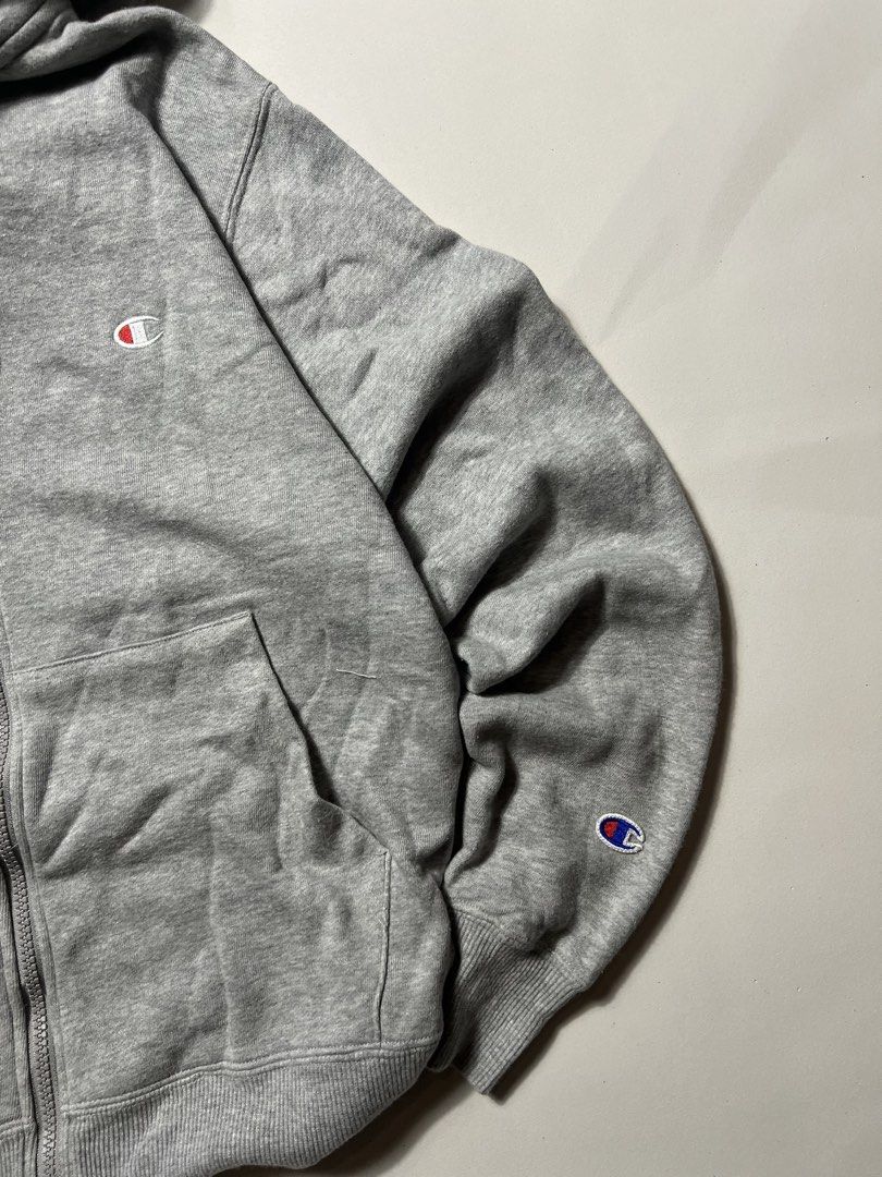 Champion grey hoodie (Category: Hoodies) located in Manila. Submitted by tripnimichael (Listing ID 1465458923, Image 3). Description: Size- Large Width-21 Length- 25 Issue-None .
