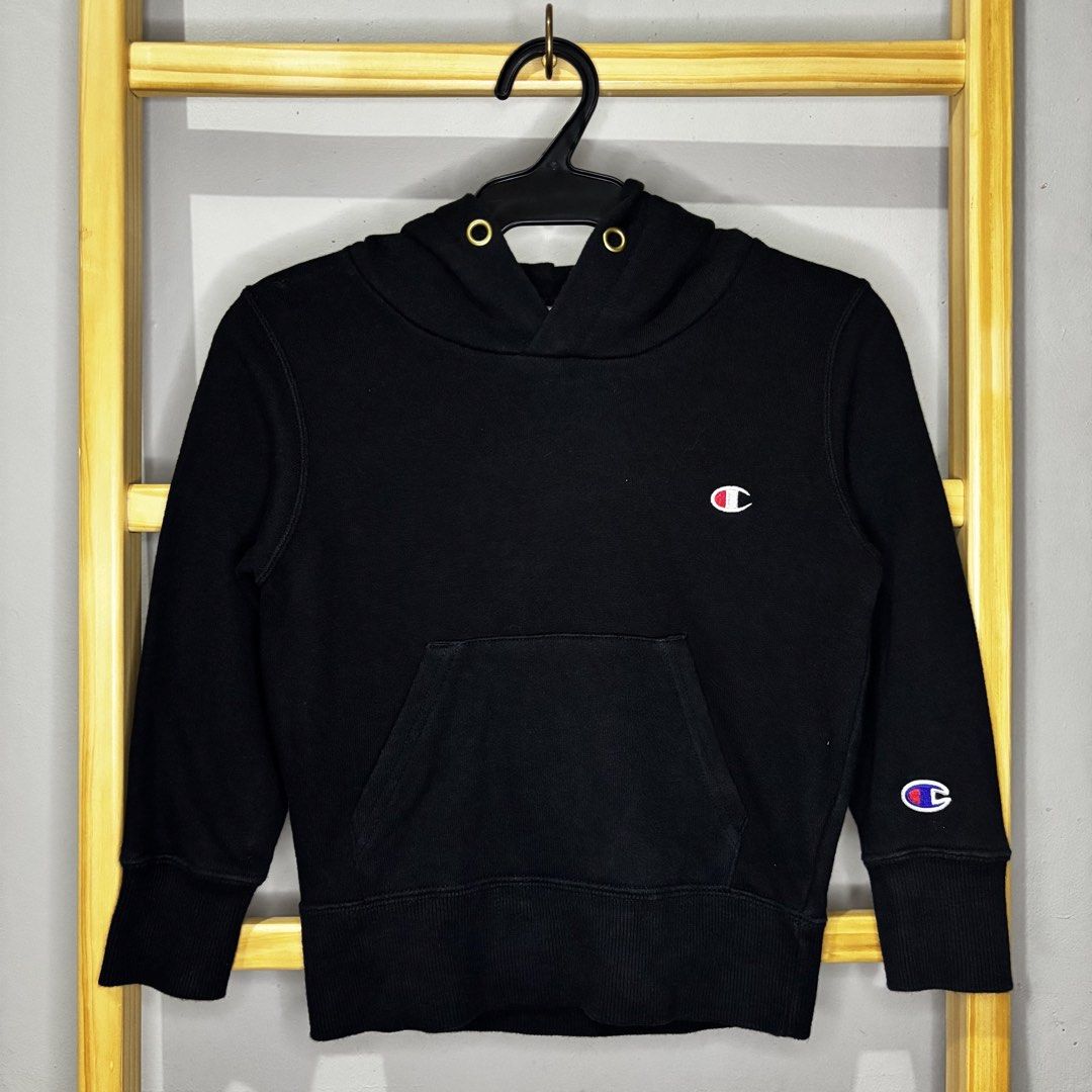 Champion kids hoodie (Category: Babies & Kids Fashion) located in Valenzuela. Submitted by thriftynanay88 (Listing ID 1465468041, Image 1). Description: Size 110 on tag runs small 3-4Y.