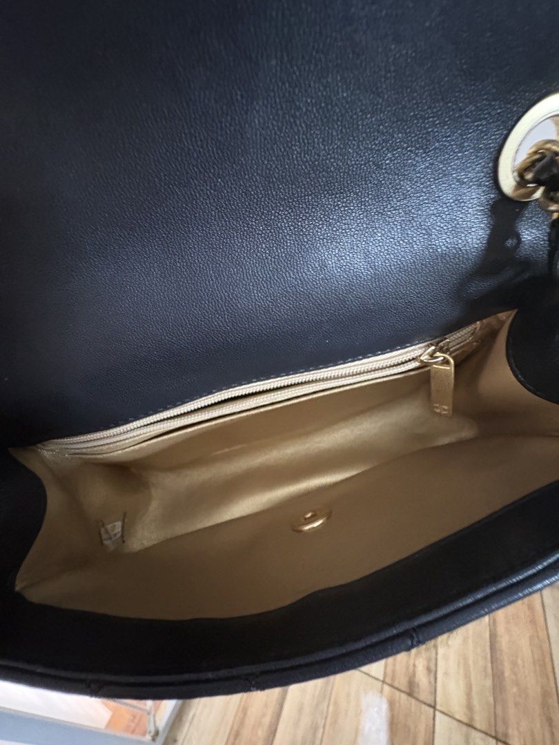 Chanel (Category: Luxury Bags & Wallets) located in Cainta. Submitted by 3rd_street.onlineshop (Listing ID 1465490429, Image 3). Description: Minimal rubs CC underzip Sf not included Payment first.