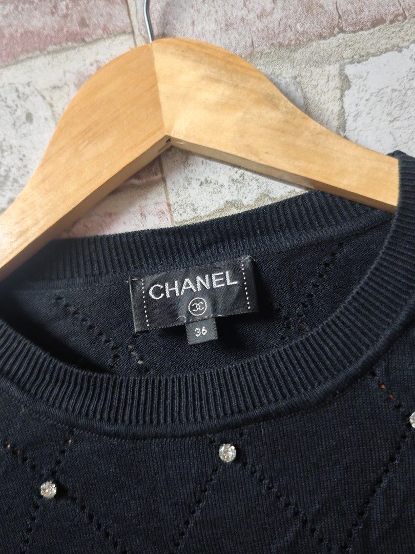 Chanel black knitted cardigan (Category: Luxury Apparel) located in Santa Cruz. Submitted by ukayhuntworldwide (Listing ID 1465482176, Image 2). Description: .