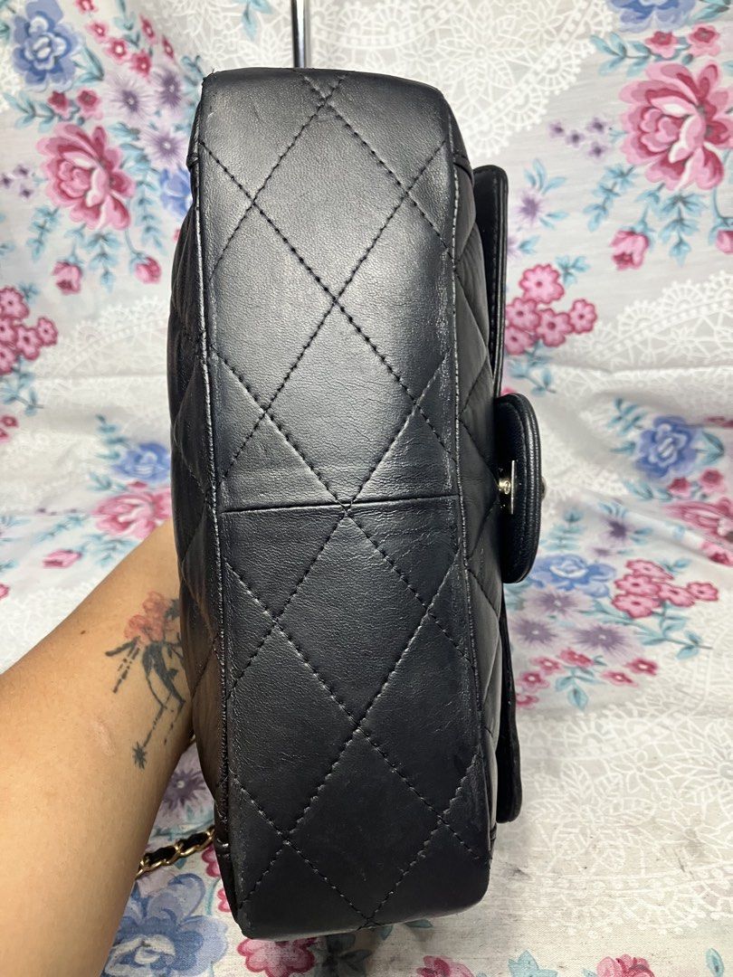 CHANEL CC TURNLOCK CLOSURE BAG (Category: Cross-body Bags) located in General Mariano Alvarez. Submitted by adonid (Listing ID 1465430691, Image 3). Description: CHANEL CC TURNLOCK CLOSURE BAG GOOD CONDITION NORMAL SIGN OF USAGE ONLY CROSSBODY / HAND BAG.