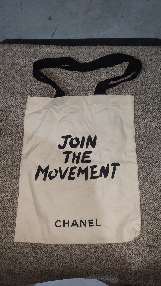 CHANEL Join The Movement Tote Bag (Category: Tote Bags) located in Imus. Submitted by ryanneakiko (Listing ID 1465441096, Image 1). Description: 📌1,895 + shipping CHA,NEL JOIN THE MOVEMENT (novelty bag )used 🇯🇵SOURCE: JAPAN SURPLUS bawal Po sa maselan minimal sign of used mine now pay later no reservations 1st to pay basis , una mkakabayad kanyA COURIER ↙️ 📌COD : SF only via SPX COURIER 📌FLASH EXPRESS: NO COD/NO.COP 📌LALAMOVE loc IMUS CAVIT