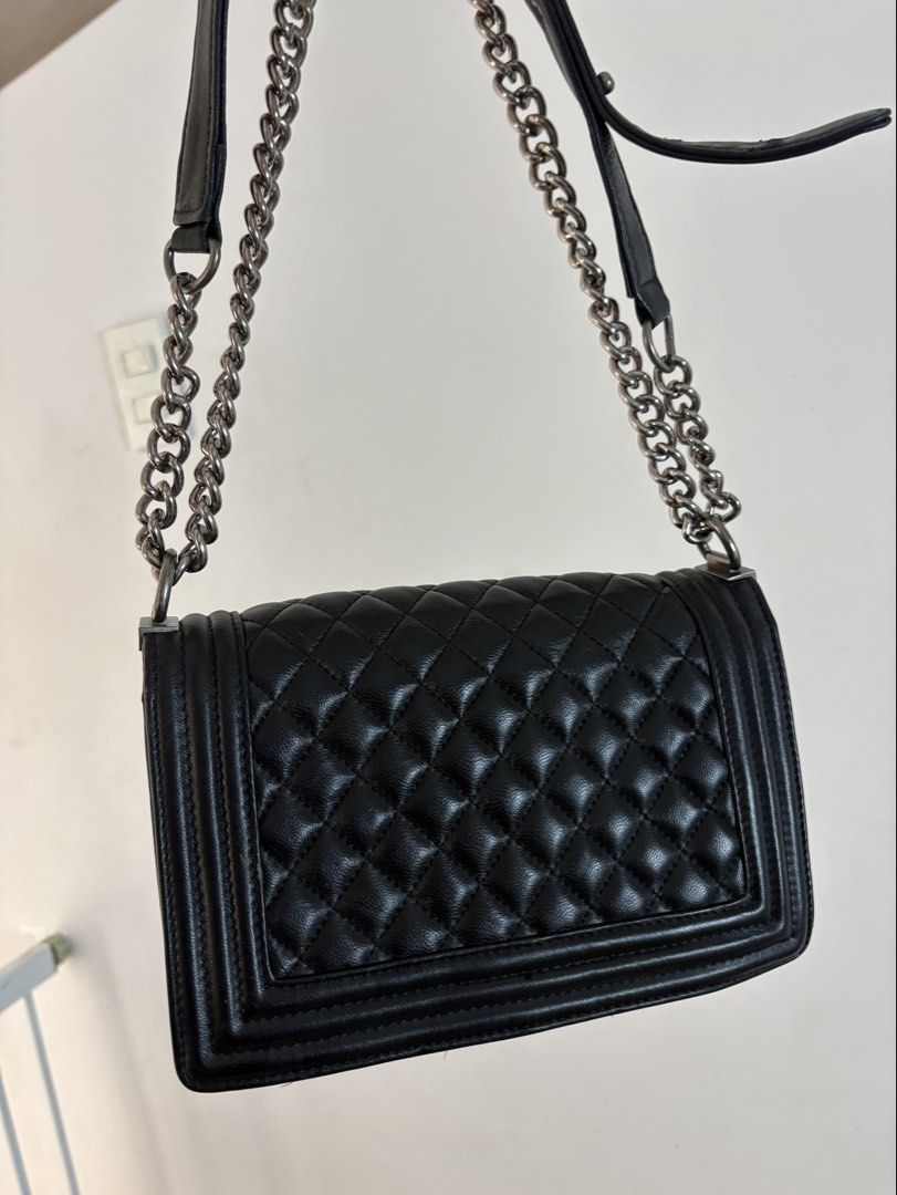 Chanel leboy (Category: Luxury Bags & Wallets) located in Cainta. Submitted by 3rd_street.onlineshop (Listing ID 1465436668, Image 2). Description: Signs of usage, uploaded pictures na po, check nyo na lang. ( hardware sa harap ) Sf not included Payment first .