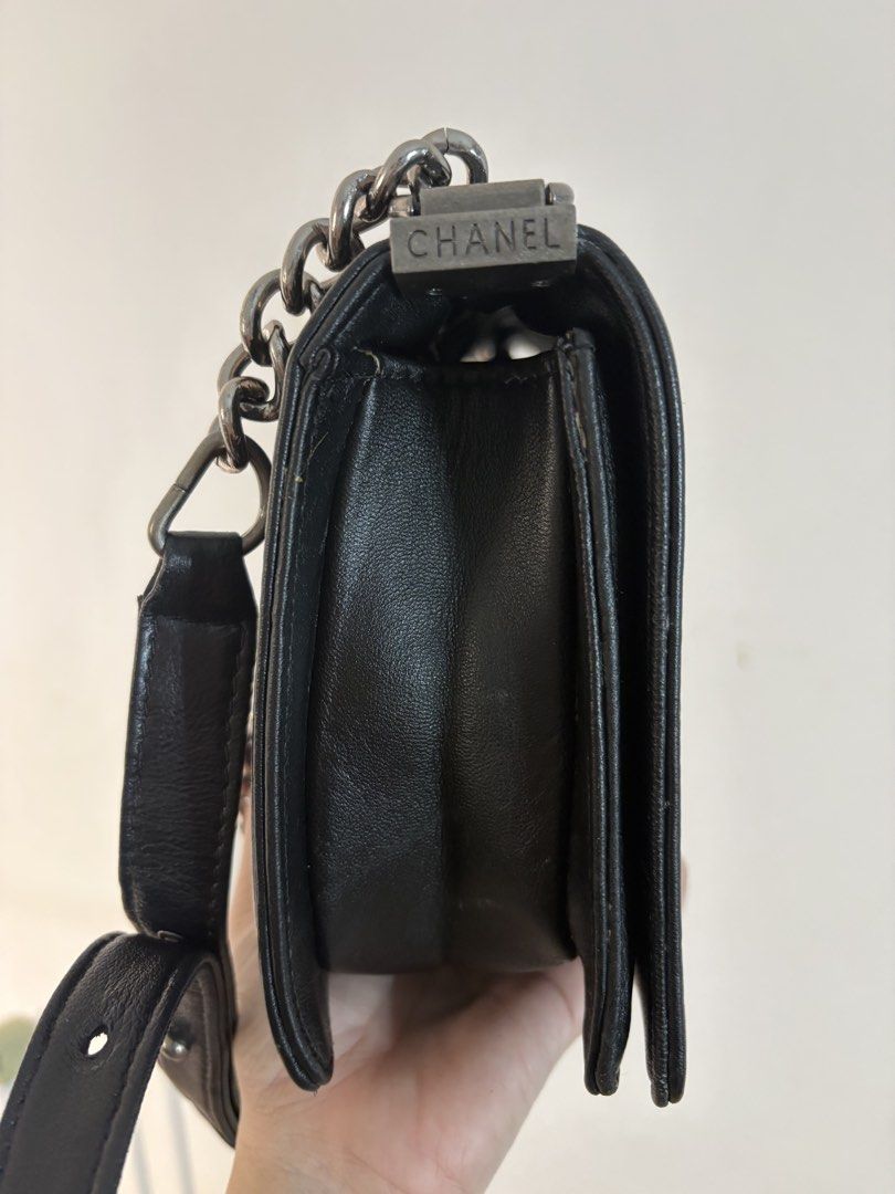 Chanel leboy (Category: Luxury Bags & Wallets) located in Cainta. Submitted by 3rd_street.onlineshop (Listing ID 1465436668, Image 3). Description: Signs of usage, uploaded pictures na po, check nyo na lang. ( hardware sa harap ) Sf not included Payment first .