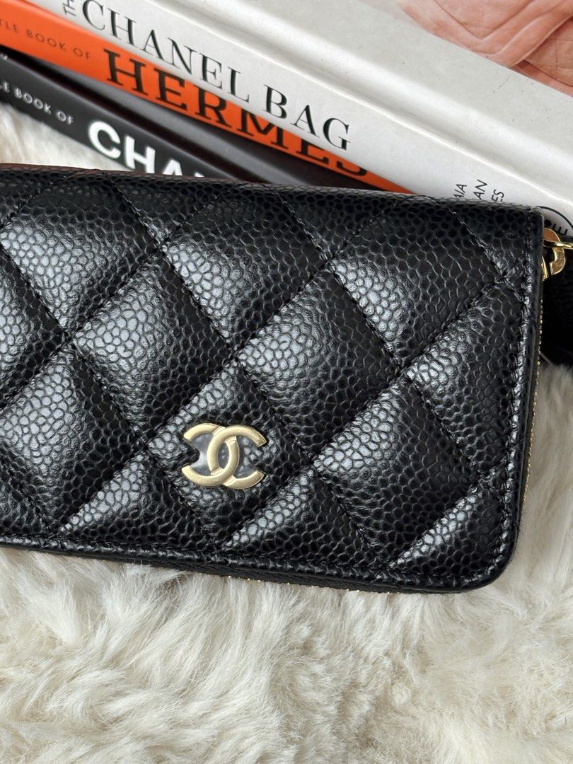 Chanel zipcoin compact (Category: Luxury Bags & Wallets) located in Quezon City. Submitted by luxuryamethystph (Listing ID 1465436075, Image 2). Description: Brand new complete inclusions.