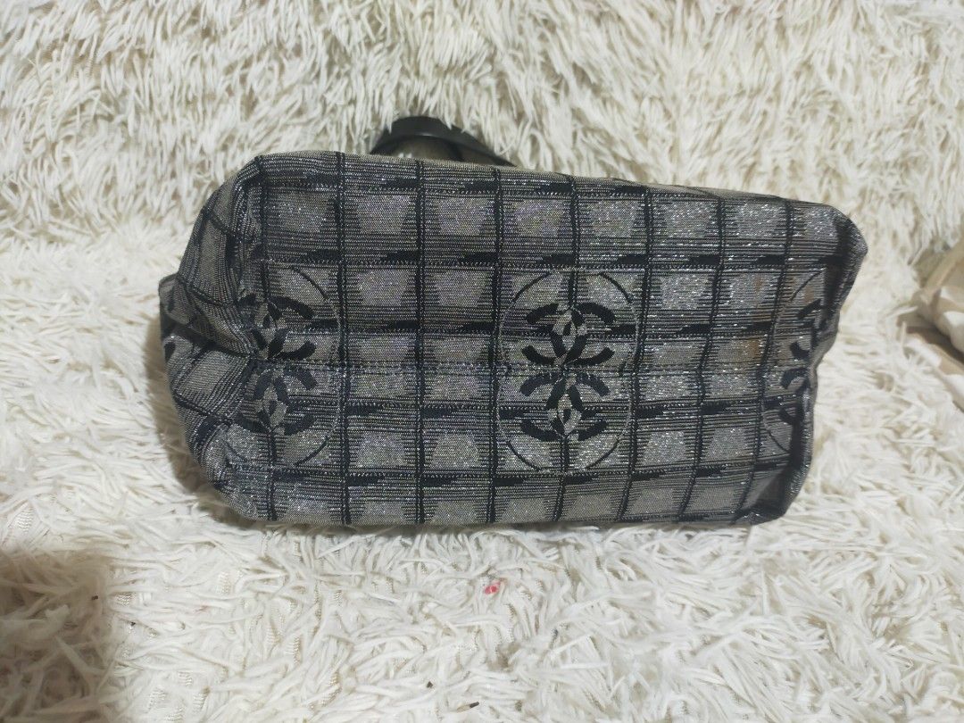 Channel bag (Category: Camera Bags & Carriers) located in Manila. Submitted by darleng.d228ef (Listing ID 1465384277, Image 2). Description: .