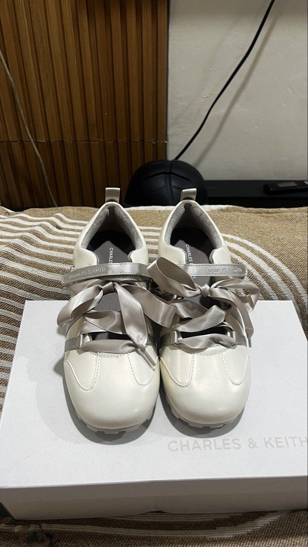 Charles and keith (Category: Flats & Sandals) located in Manila. Submitted by aikoous11 (Listing ID 1465494512, Image 2). Description: .