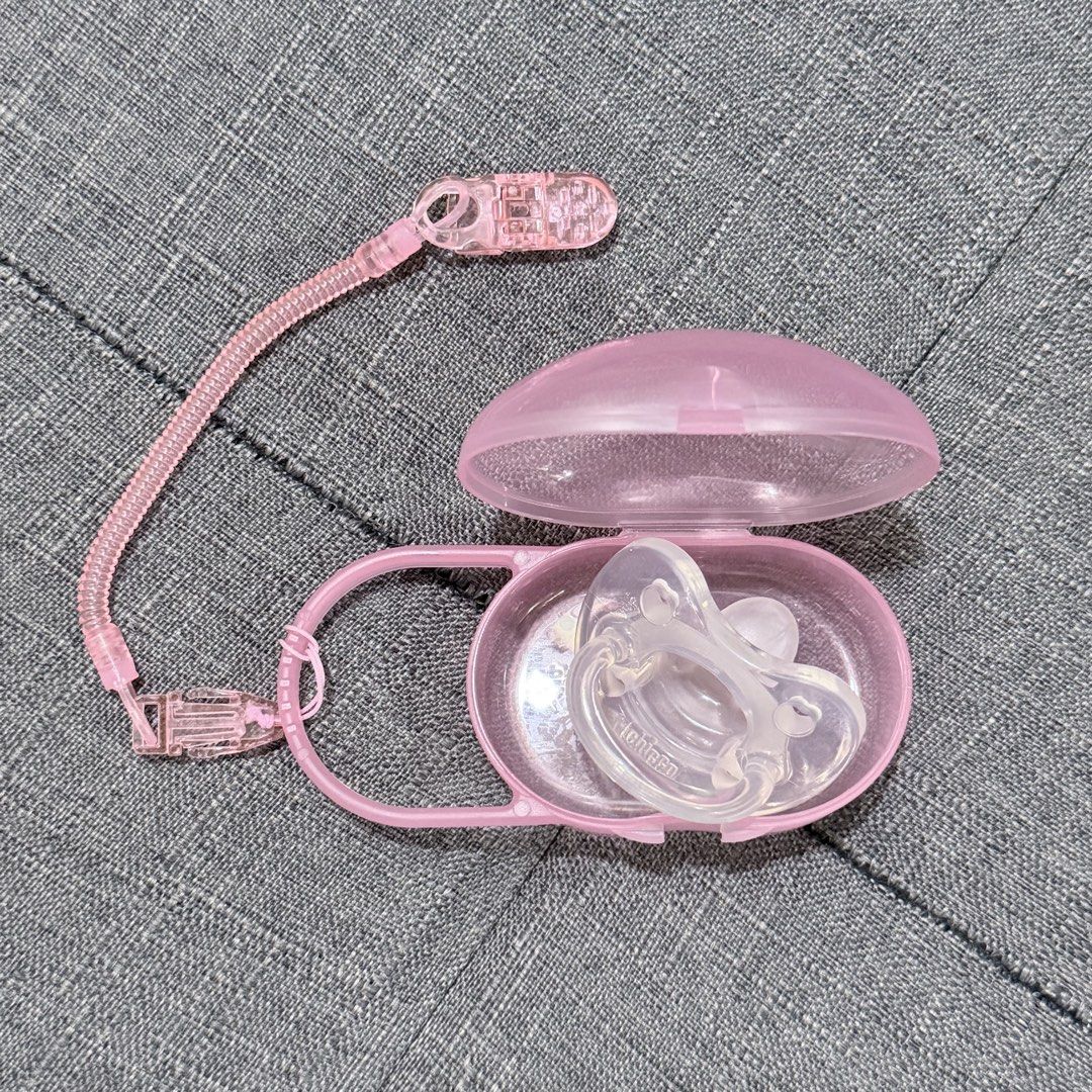 Chicco Bottles With Free Pacifier (Category: Breastfeeding & Bottle Feeding) located in Cavite. Submitted by findsbyjco (Listing ID 1465512099, Image 2). Description: •5 oz.