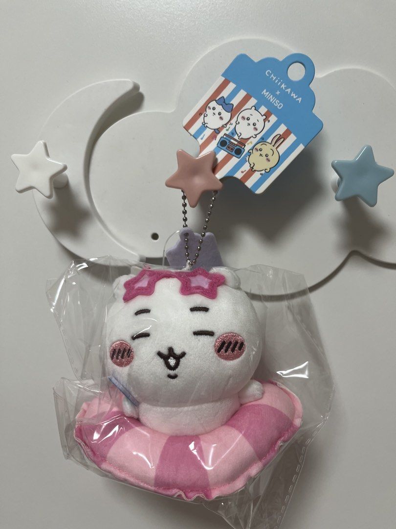 Chiikawa Miniso pink keychain (Category: Plushies & Soft Toys) located in Manila. Submitted by justshop.ph (Listing ID 1465549496, Image 1). Description: .