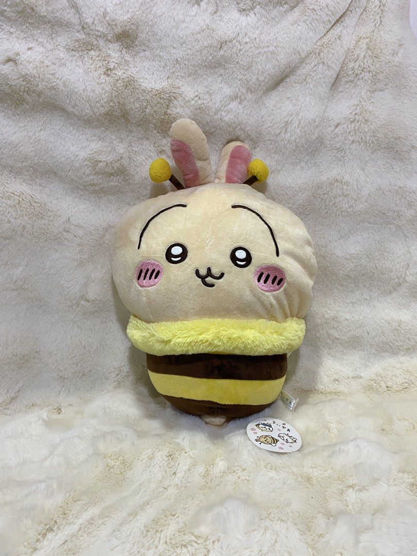 Chiikawa “Usagi” honeybee plush (Category: Plushies & Soft Toys) located in Kalibo. Submitted by ollie_stuffshop (Listing ID 1465406436, Image 1). Description: 36cm x 23cm Before you send your inquiries: ❗️Last Price is already posted ❗️Manage your expectations, WYSIWYG ❗️May need washing ❗️Dropoff is every Wednesday & Sunday.