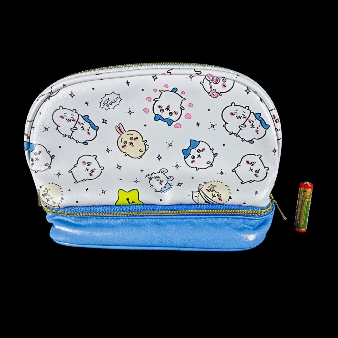 Chiikawa x Shimamura Collaboration 2-Tier Pouch (Category: Purses & Pouches) located in Caloocan City. Submitted by yaha.alien (Listing ID 1465463806, Image 3). Description: — Authentic from Japan — Pouch label has a small ink smudge (please see the 6th photo) — MOD: J&T or GGX Standard (shipping fee c/o buyer) 📍 Caloocan City, Metro Manila 📌 Please note that the item may exhibit minor imperfections. Actual item photos shown / WYSIWYG ➡️ More C
