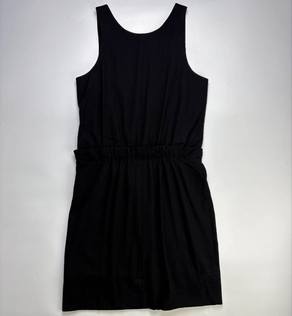 Chloe Phoebe Philo Wool Blend Sleeveless Dress (Category: Dresses) located in Cavite. Submitted by sc_rcity (Listing ID 1465562637, Image 2). Description: Tagged Size : 40 EU Women’s Authentic Like New No Flaw Made in France No Inclusion A classic sleeveless top with a unique, minimalist horizontal cutout detail right below the crew neckline.a gathered, comfortable elastic waist that gives way to a subtle bubble or shift silhouette. Measurements: