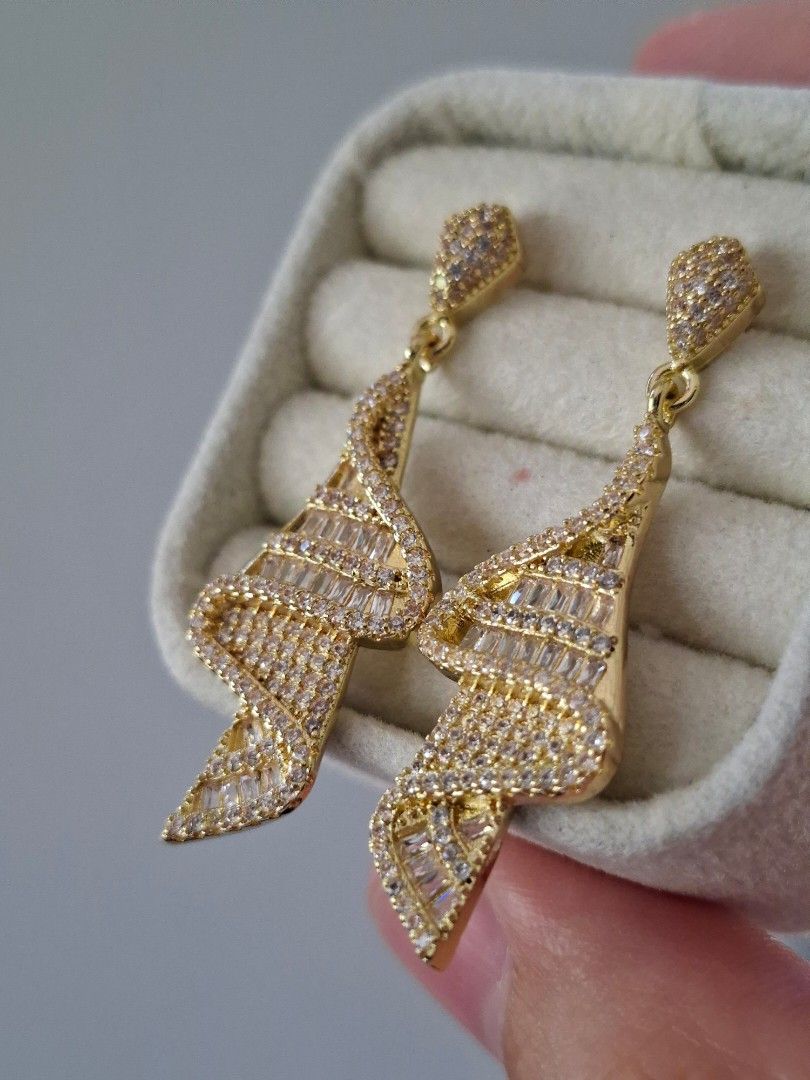 Christmas Theme Sparkly Earrings Dancing Ribbon Crystals (Category: Earrings) located in Dasmarinas. Submitted by danabrie22 (Listing ID 1465391629, Image 2). Description: very well-made, excellent crafstmanship 10/10 condition brand new stainless steel & white-colored cubic zirconia stones made in Hongkong.
