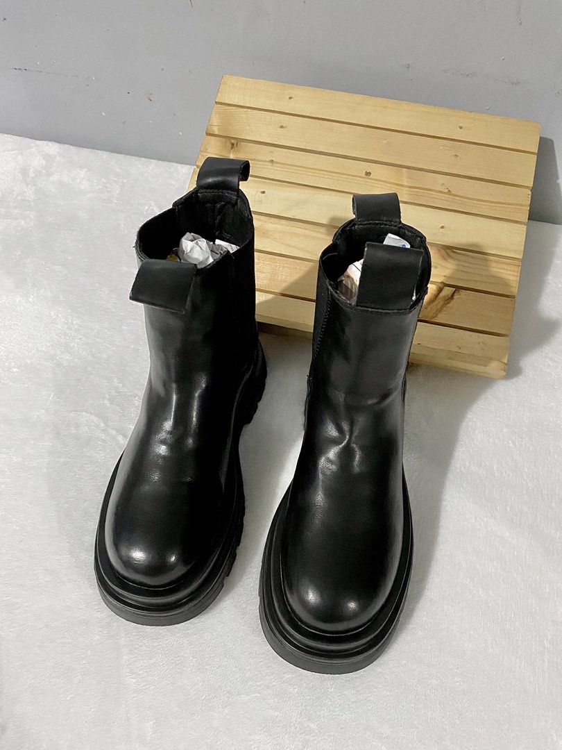 chunky chelsea boots (Category: Boots) located in Bulacan. Submitted by parapapa (Listing ID 1465498433, Image 3). Description: 36-37 / 23.5cm length 7.5” .