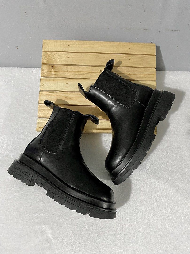 chunky chelsea boots (Category: Boots) located in Bulacan. Submitted by parapapa (Listing ID 1465498433, Image 1). Description: 36-37 / 23.5cm length 7.5” .