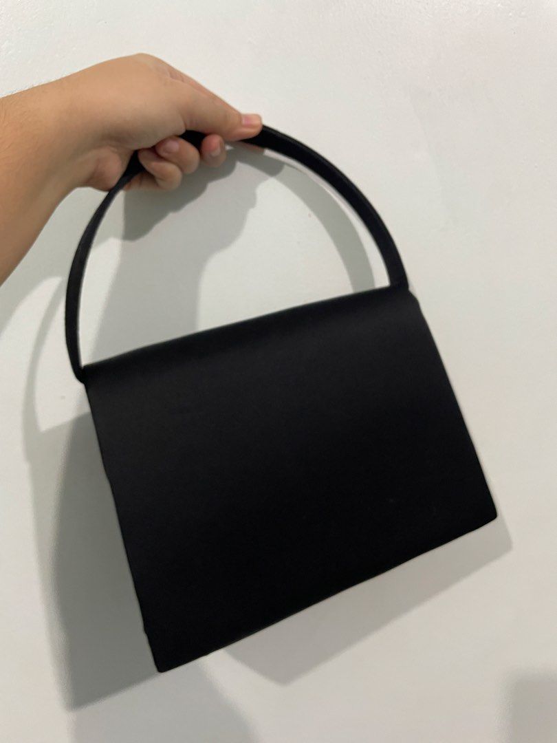 Classic Black Evening Handbag (Category: Shoulder Bags) located in Las Pinas. Submitted by archivedfinds (Listing ID 1465519038, Image 2). Description: Thrifted. Lightly padded with silky texture. Classic and timeless. Perfect for formal events. RFS: Just stored and not used. Pick-up: Grab/Lalamove arranged by buyer. Delivery: LBC/J&T (shipping within 2 days from payment) MOP: Bank Transfer/Instapay/GCash/Maya .