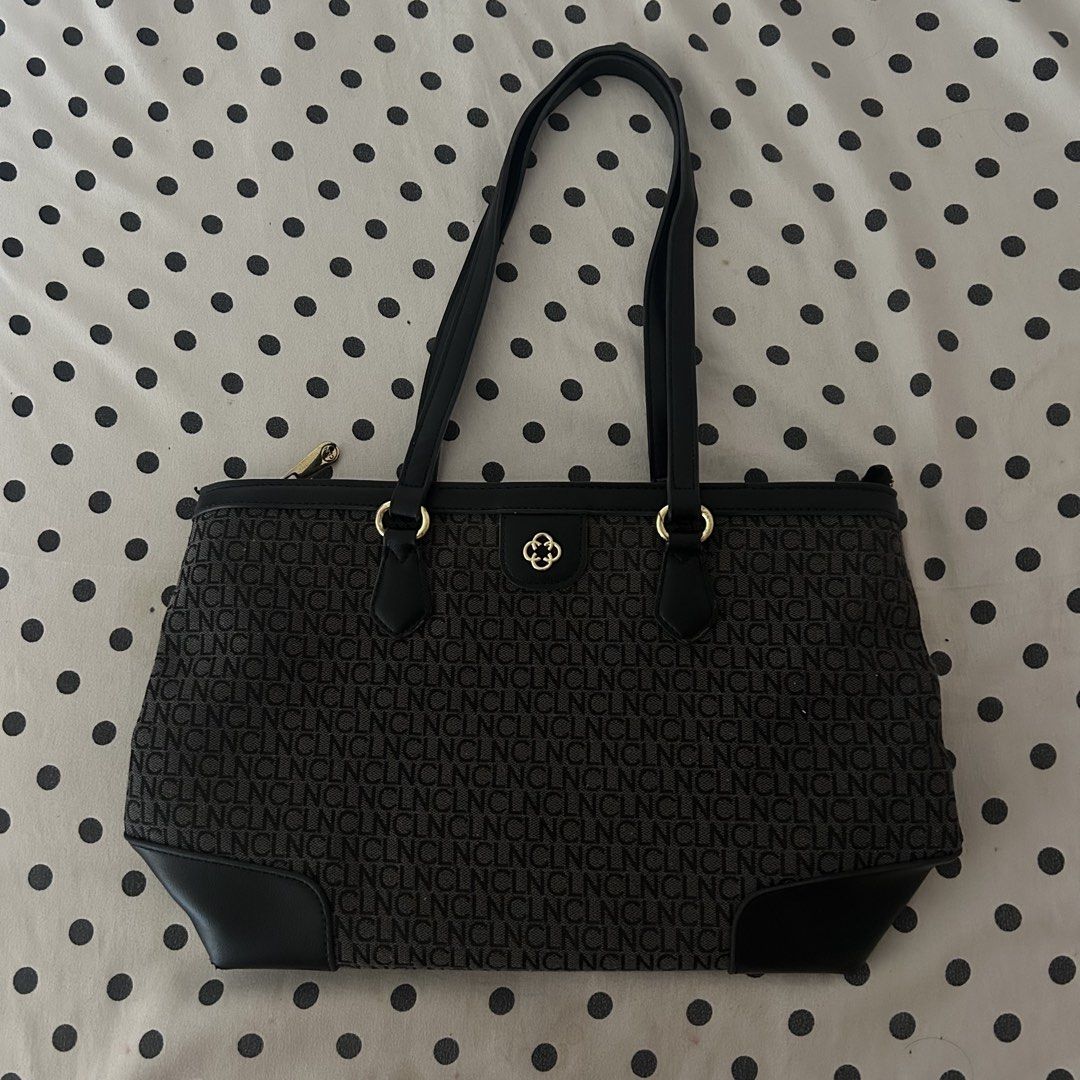 CLN FREYA BAG (Category: Shoulder Bags) located in Cagayan de Oro. Submitted by blissclo (Listing ID 1465420270, Image 1). Description: has signs of usage (last 4 pictures)not that noticeable naman - can send a video of the bag:3.