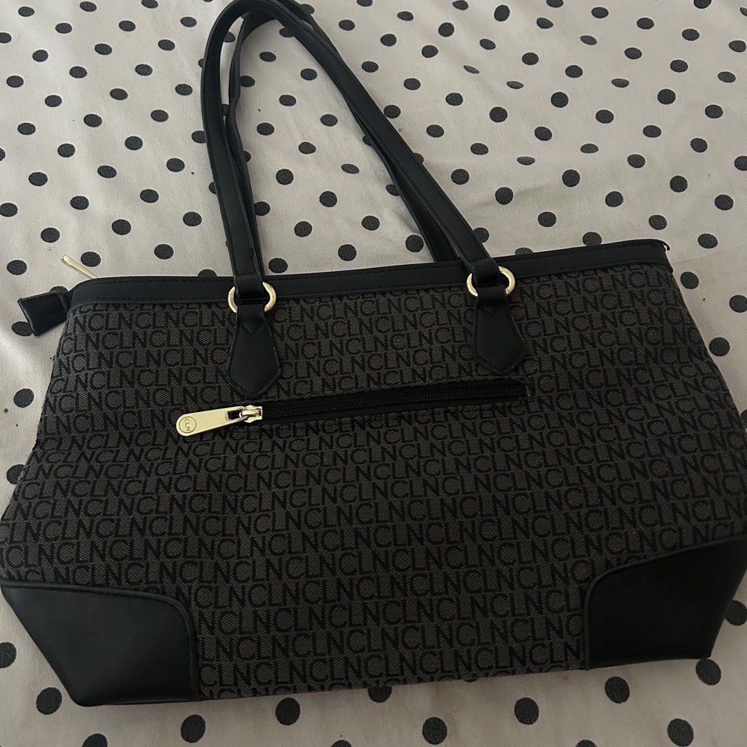 CLN FREYA BAG (Category: Shoulder Bags) located in Cagayan de Oro. Submitted by blissclo (Listing ID 1465420270, Image 2). Description: has signs of usage (last 4 pictures)not that noticeable naman - can send a video of the bag:3.