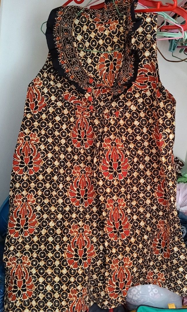 Cloth (Category: Other Tops) located in Singapore. Submitted by 8cherries8 (Listing ID 1465435821, Image 9). Description: batik cloths are rough texture purple cloth is smooth around $10 per pc, depend.