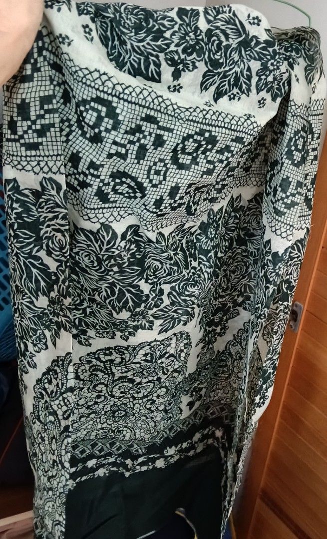 Cloth (Category: Other Tops) located in Singapore. Submitted by 8cherries8 (Listing ID 1465435821, Image 5). Description: batik cloths are rough texture purple cloth is smooth around $10 per pc, depend.