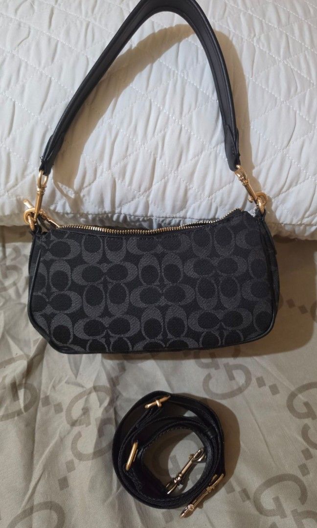 Coach ashton 2way (Category: Cross-body Bags) located in Talisay. Submitted by tinkerbellaaaa (Listing ID 1465478272, Image 2). Description: not guaranteed OG padala from abroad RFS - too small for me..