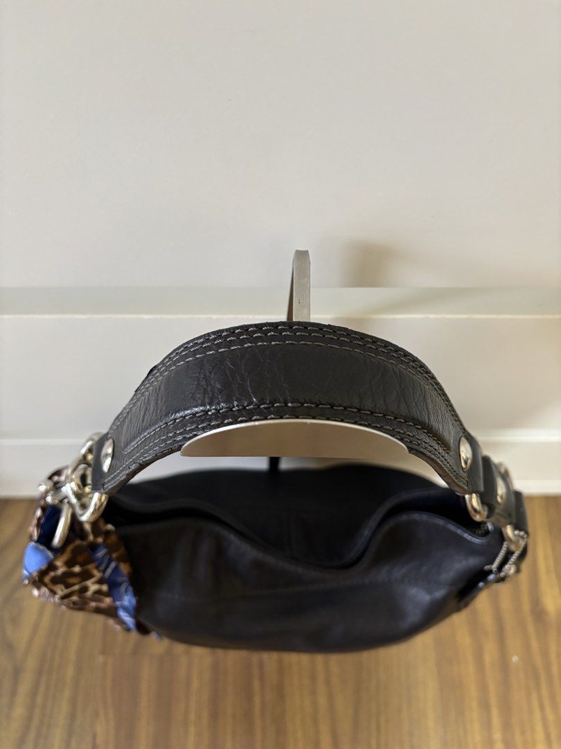 Coach Black Large Zoe (Category: Shoulder Bags) located in Manila. Submitted by vintage.maem (Listing ID 1465517024, Image 3). Description: - Rank AB - Microcracks on rubber lining (see 4th and 5th photo) - Signs of wear and dirt on leather.