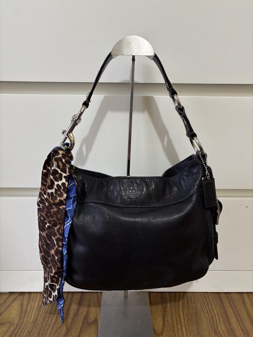 Coach Black Large Zoe (Category: Shoulder Bags) located in Manila. Submitted by vintage.maem (Listing ID 1465517024, Image 1). Description: - Rank AB - Microcracks on rubber lining (see 4th and 5th photo) - Signs of wear and dirt on leather.