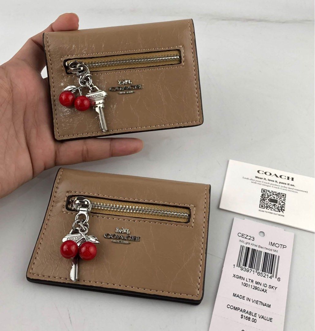 Coach Card Case (Category: Wallets & Card holders) located in Binan City. Submitted by pinkykeenshop (Listing ID 1465388541, Image 1). Description: .