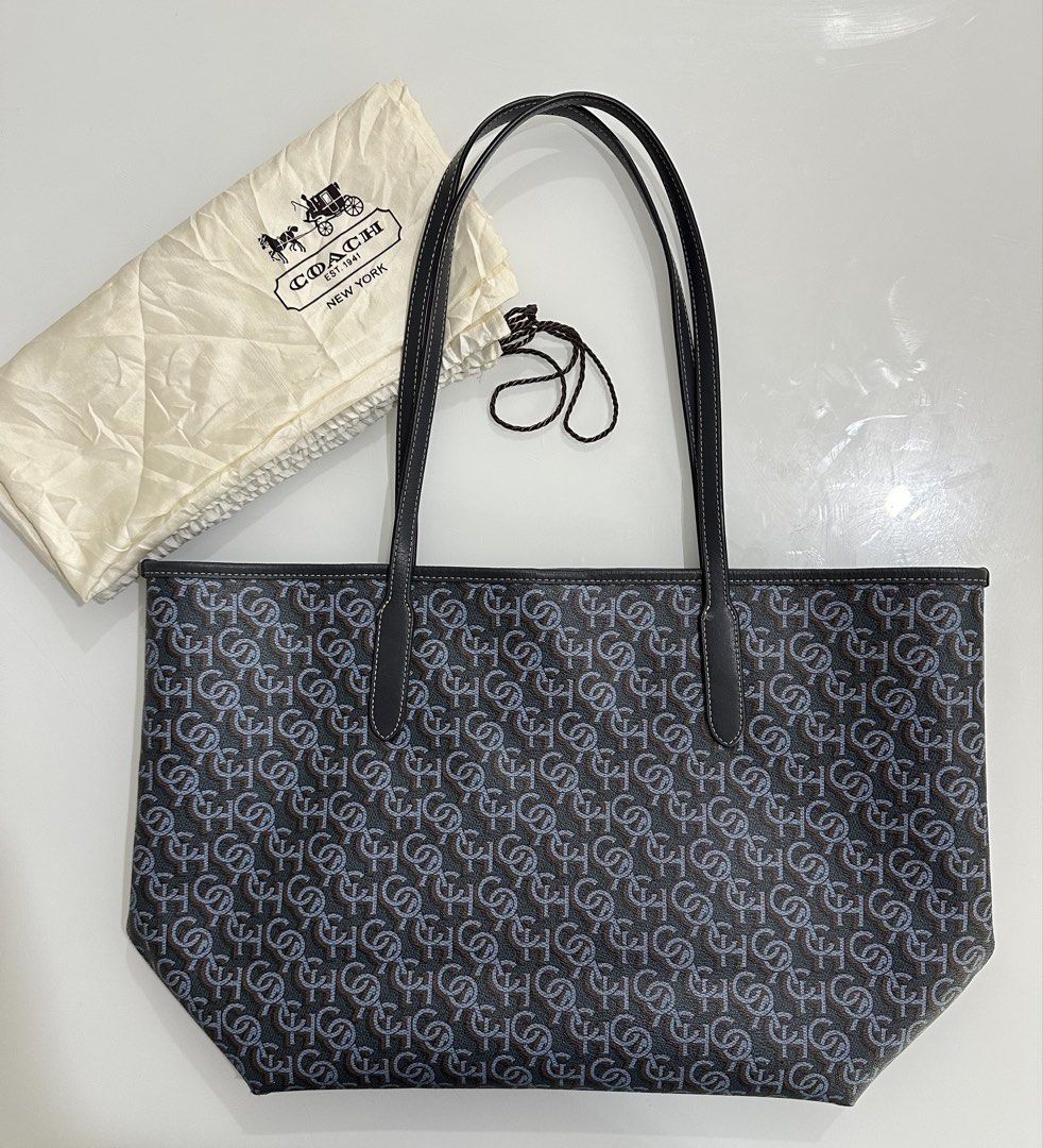 Coach City Bag (Category: Announcements) located in Panabo. Submitted by joyfulfindss (Listing ID 1465389854, Image 1). Description: Excellent Conditio .