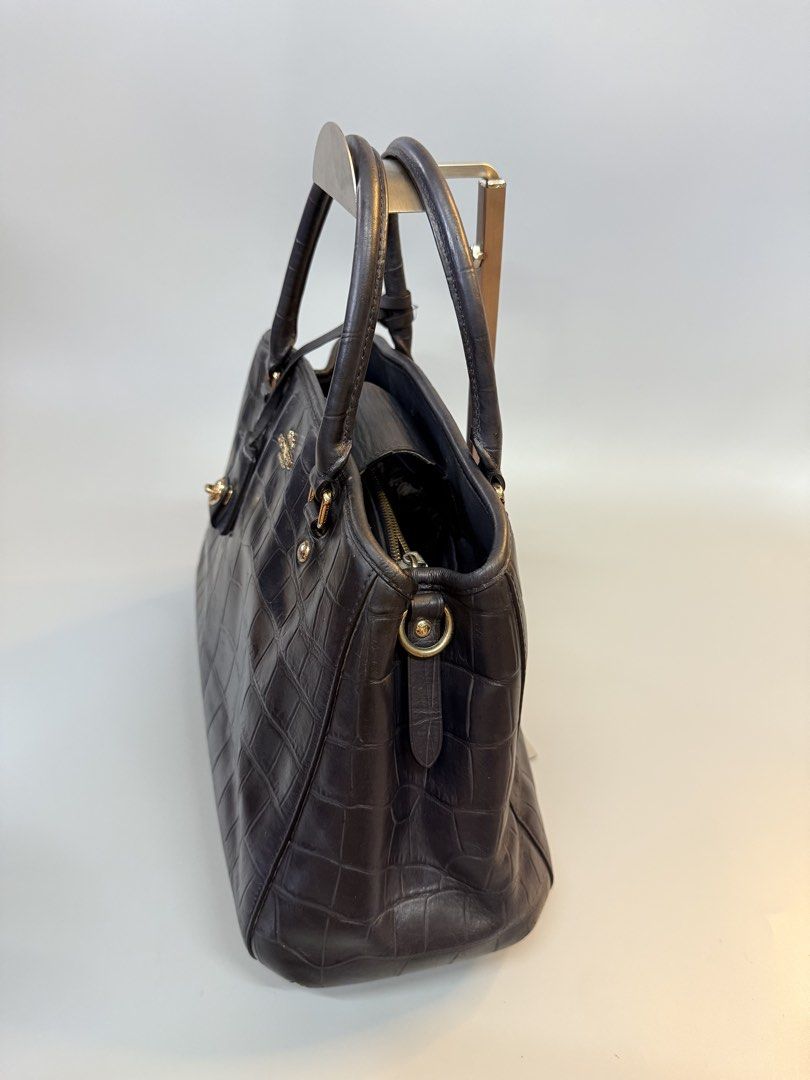 Coach Crocs (Category: Cross-body Bags) located in Cebu City. Submitted by ricahsukaybags_2017 (Listing ID 1465391068, Image 3). Description: Stand alone Coach. Ang ganda ng leather sign of used only no major flaws.