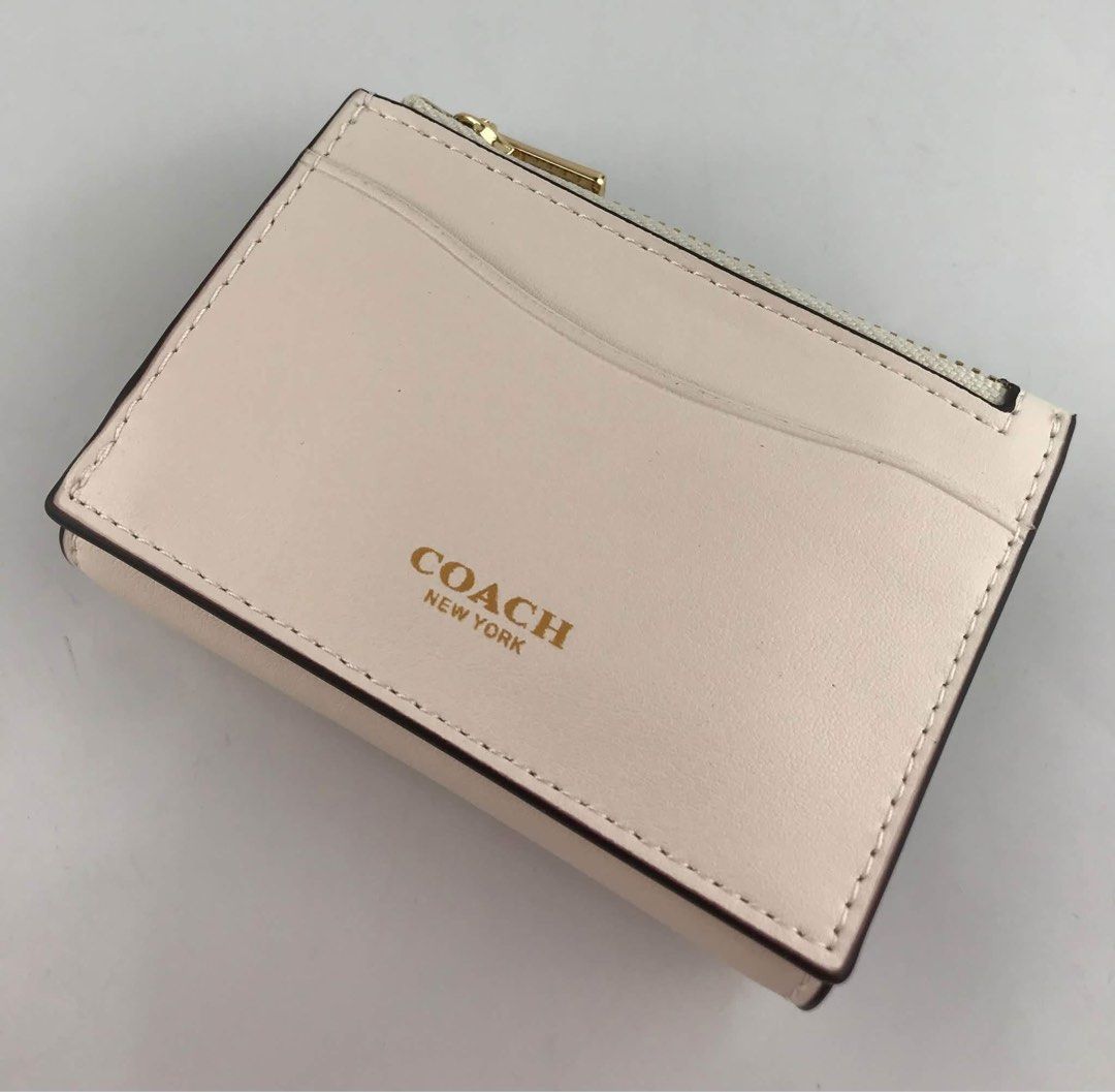 Coach Essential 2in1 Card Holder Wallet (Category: Wallets & Card holders) located in Binan City. Submitted by pinkykeenshop (Listing ID 1465389479, Image 2). Description: .