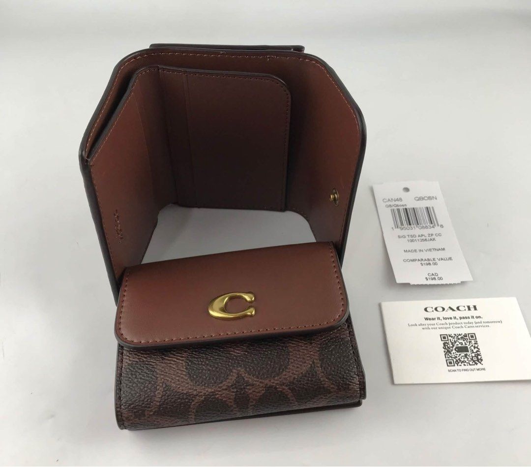 Coach Essential 2in1 Card Holder Wallet (Category: Wallets & Card holders) located in Binan City. Submitted by pinkykeenshop (Listing ID 1465389534, Image 2). Description: .