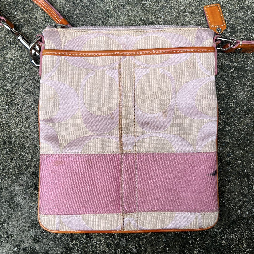 Coach Jes Crossbody (Category: Cross-body Bags) located in Marikina City. Submitted by wayupcollective (Listing ID 1465530218, Image 3). Description: Coach Jes Crossbody Good condition No flaws Signs of usage Check photos Measurement Length: 9” Width: 7” .