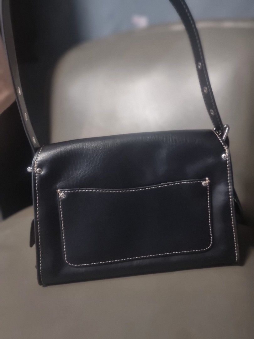 Coach kili (Category: Shoulder Bags) located in Baguio. Submitted by yumiii07 (Listing ID 1465578615, Image 3). Description: like new Used kili bag.