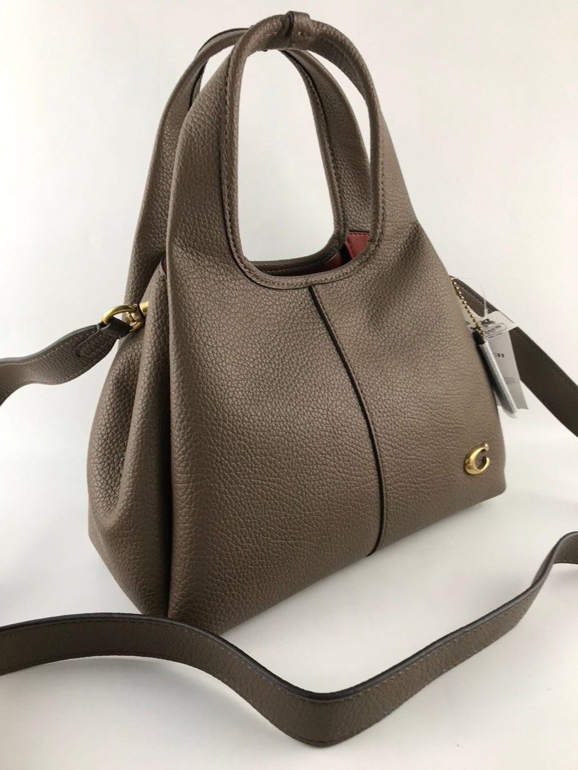 Coach Lana 22 (Category: Shoulder Bags) located in Binan City. Submitted by pinkykeenshop (Listing ID 1465532194, Image 3). Description: .