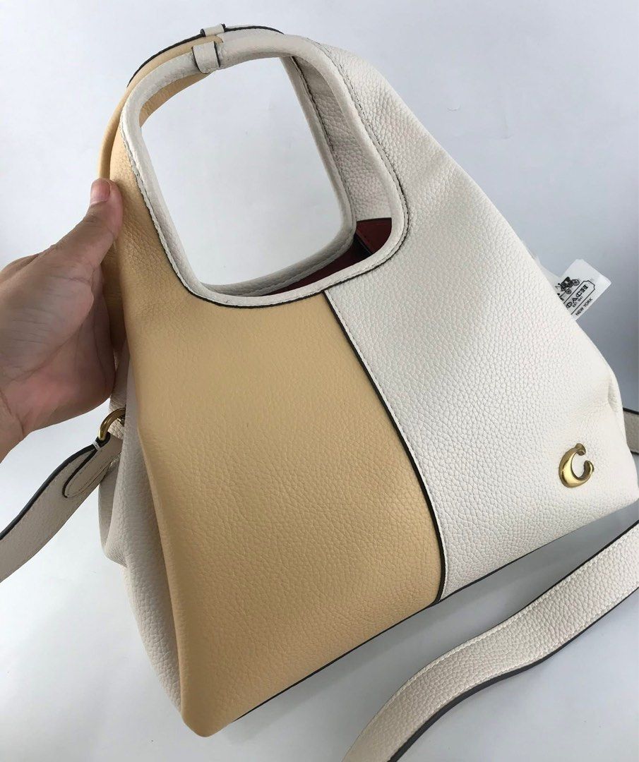 Coach Lana 22 (Category: Shoulder Bags) located in Binan City. Submitted by pinkykeenshop (Listing ID 1465532428, Image 2). Description: .