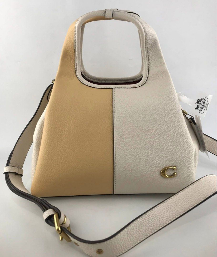 Coach Lana 22 (Category: Shoulder Bags) located in Binan City. Submitted by pinkykeenshop (Listing ID 1465532428, Image 1). Description: .