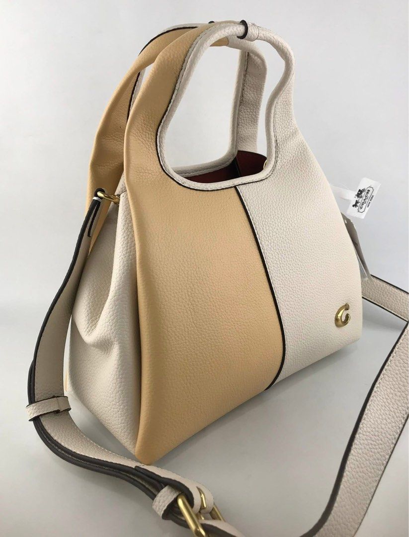 Coach Lana 22 (Category: Shoulder Bags) located in Binan City. Submitted by pinkykeenshop (Listing ID 1465532428, Image 3). Description: .