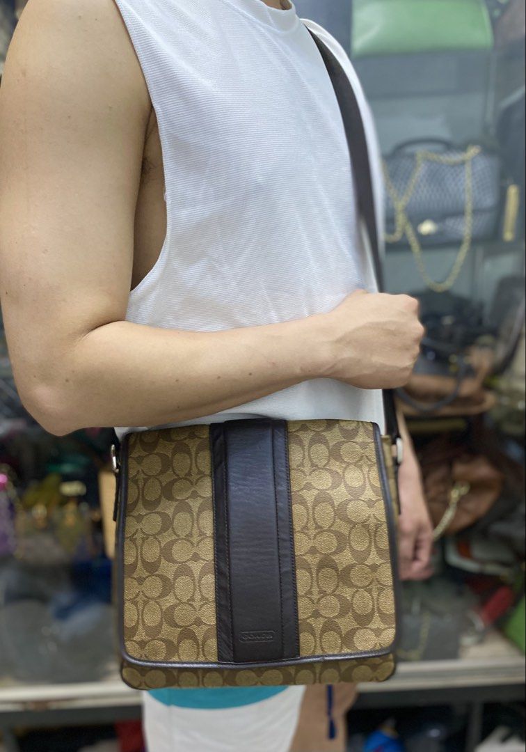 COACH men’s (Category: Luxury Bags & Wallets) located in San Mateo. Submitted by kluxuryy (Listing ID 1465443679, Image 2). Description: OFFEE YOUR PRICE NEGOTIABLE.