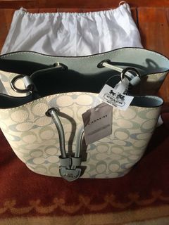 (Category: ) located in . Submitted by thrift_to_go (Listing ID 1465434504, Image 1). Description: .