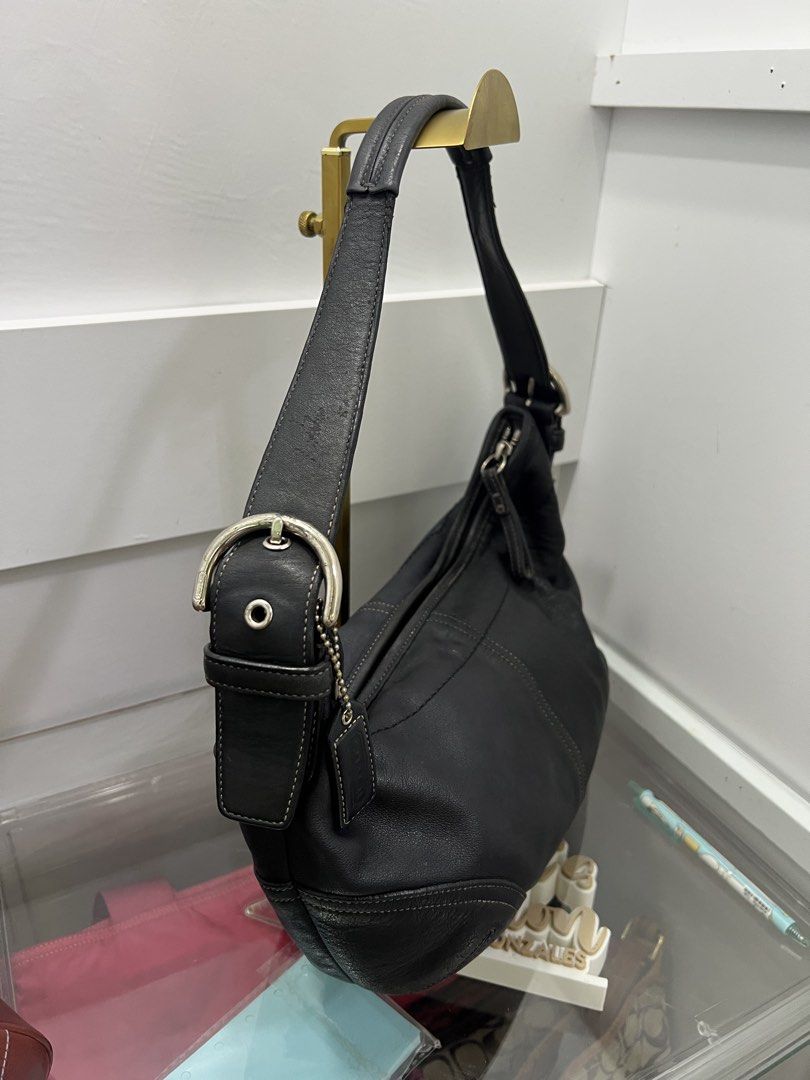 Coach Soho Hobo (Category: Shoulder Bags) located in Cabanatuan. Submitted by cristalyngonzales (Listing ID 1465481462, Image 2). Description: Co ach Soho Hobo 💯 3,700 Php minimal flaw in the handle, need ng pabango amoy luma 😂 (vintage na).