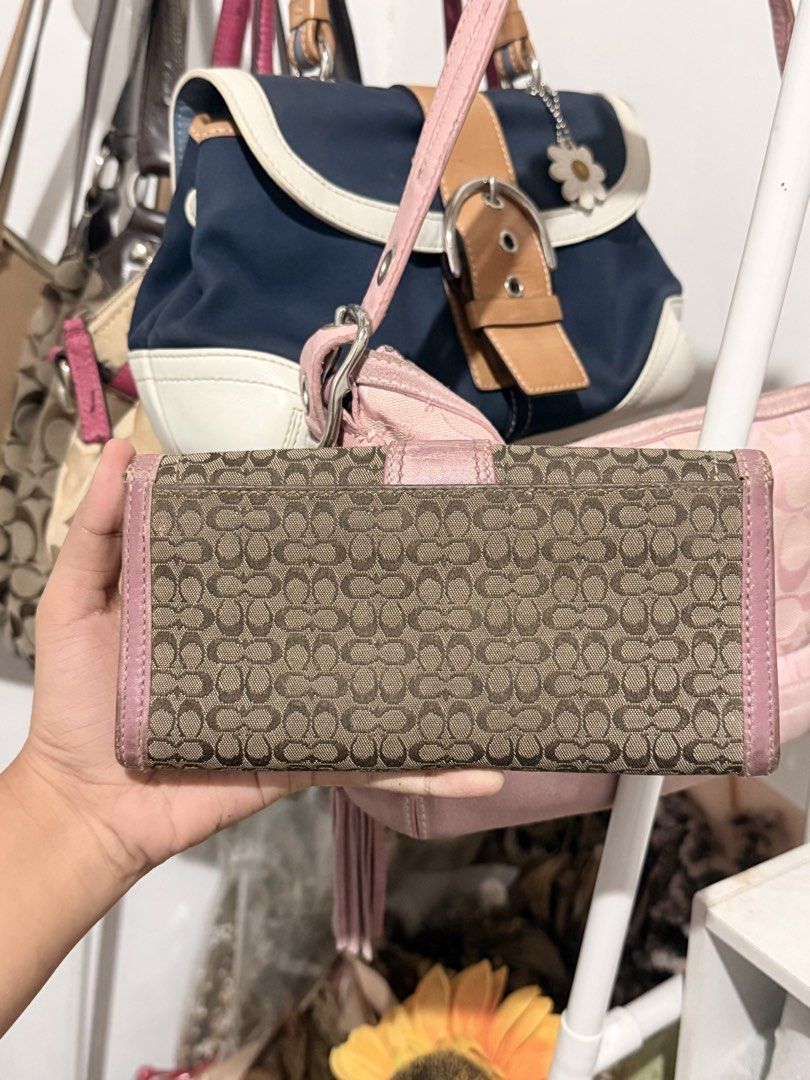 Coach Soho Long Wallet (Category: Wallets & Card holders) located in San Fernando. Submitted by lei_sheena (Listing ID 1465505133, Image 2). Description: Authentic & Original Flaws (sign of usage on sides of the leather, some discoloration inside and outside) no rubs on canvas no crackings inside .