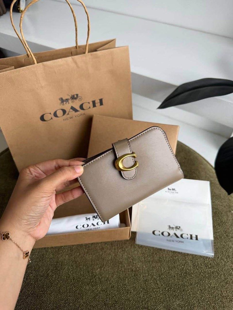 Coach Tabby Medium Wallet Bifold (Category: Wallets & Card holders) located in Manila. Submitted by liahsells (Listing ID 1465404234, Image 2). Description: Tabby Bifold Wallet 🎐 • Size: 14 × 9.5 cm (L × H) Add 100 for complete Inclusions.