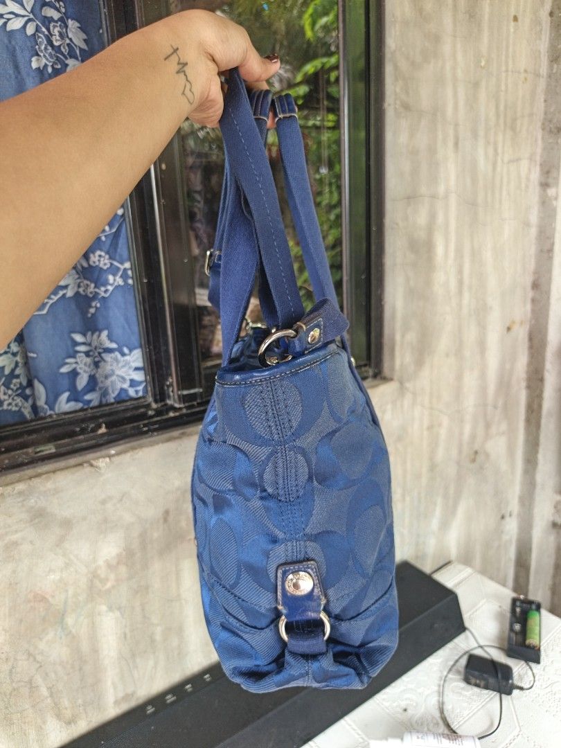 Coach two way (Category: Luxury Bags & Wallets) located in Quezon, Isabela. Submitted by ukay-ukaybylyn (Listing ID 1465410308, Image 3). Description: excellent condition💯.