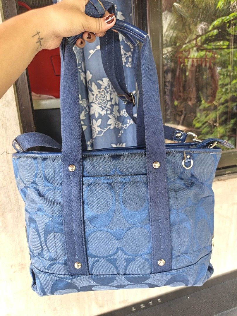 Coach two way (Category: Luxury Bags & Wallets) located in Quezon, Isabela. Submitted by ukay-ukaybylyn (Listing ID 1465410308, Image 1). Description: excellent condition💯.